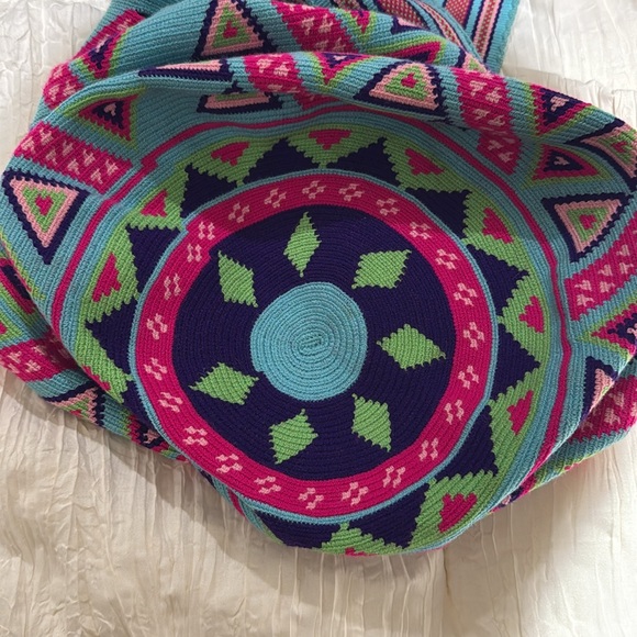 Wayuu Maruliunaja Bag
Colombian ethnic shoulder bucket bag drawstring handmade - Picture 12 of 12